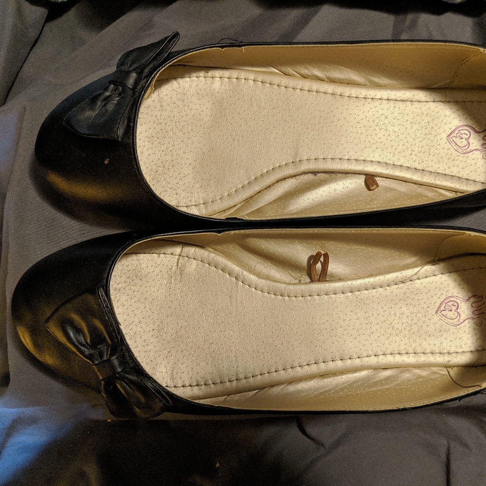 Torrid 13W Faux-leather flats w/"leather" bow